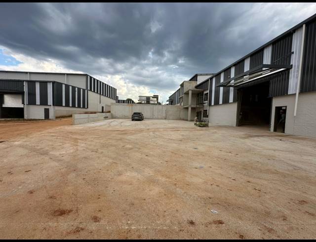 555M² WAREHOUSE TO LET IN LANSERIA